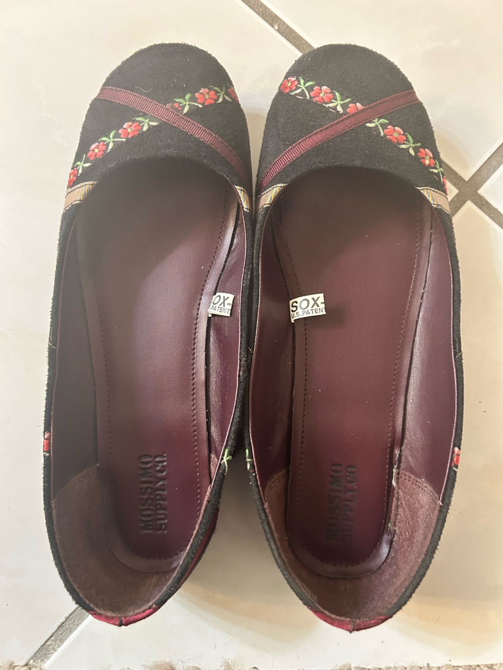 Mossimo Supply Co black and Burgundy Floral Slip-On Flats - size 8.5 y2k